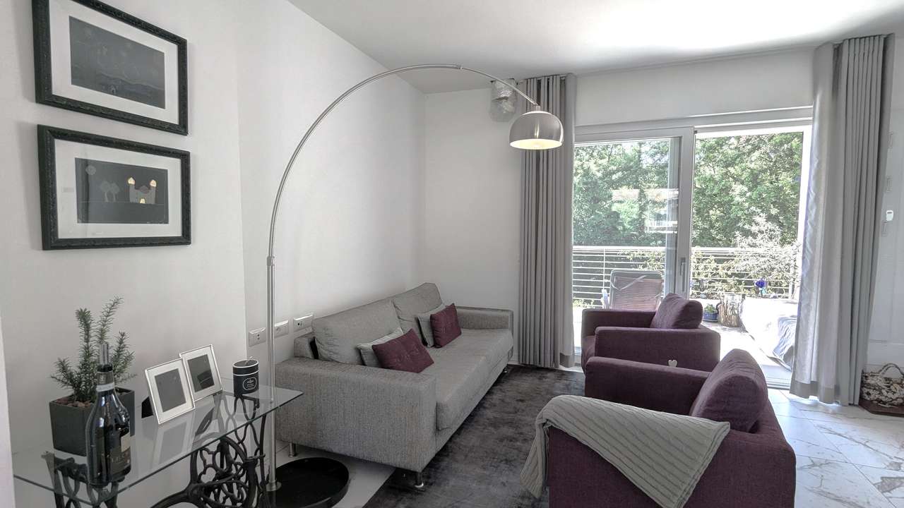 Das besondere Penthouse am Gardasee mit Balkon, 2 Carports, Solar, A4, Pool, Klima