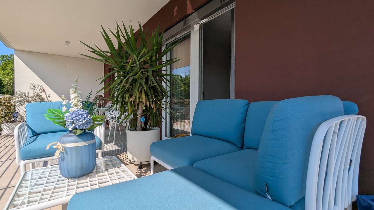 Das besondere Penthouse am Gardasee mit Balkon, 2 Carports, Solar, A4, Pool, Klima