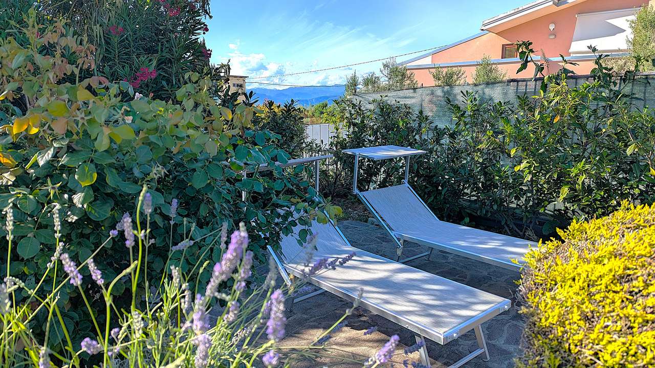 Italienische Oase mit 2 SZ, nur 100m vom Seeufer mit Badesteg