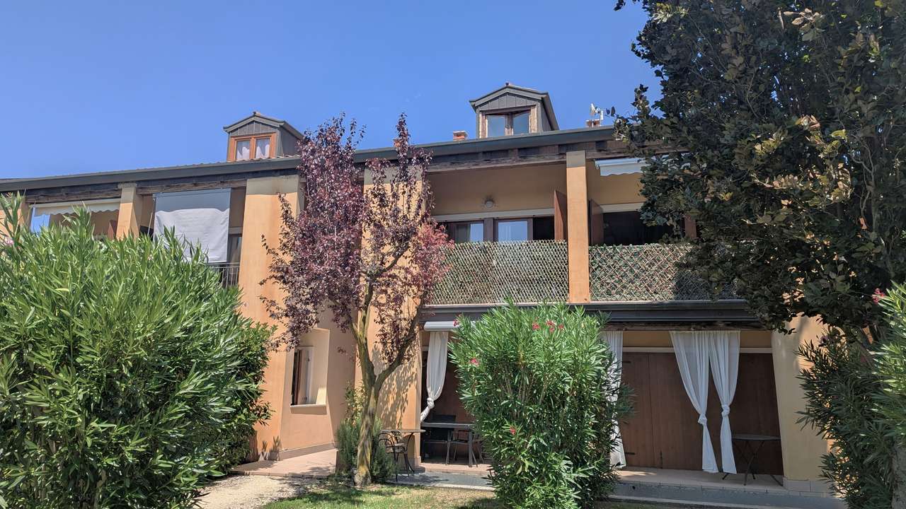 reserviert - Golf & Gardasee Maisonette mit Pool, Klima, 2 Bäder, Garage in Golfanlage, möbliert