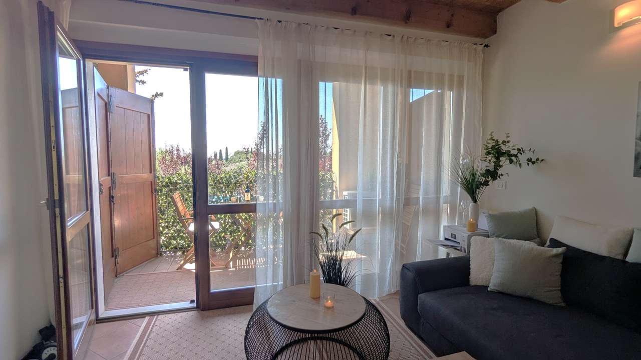 reserviert - Golf & Gardasee Maisonette mit Pool, Klima, 2 Bäder, Garage in Golfanlage, möbliert