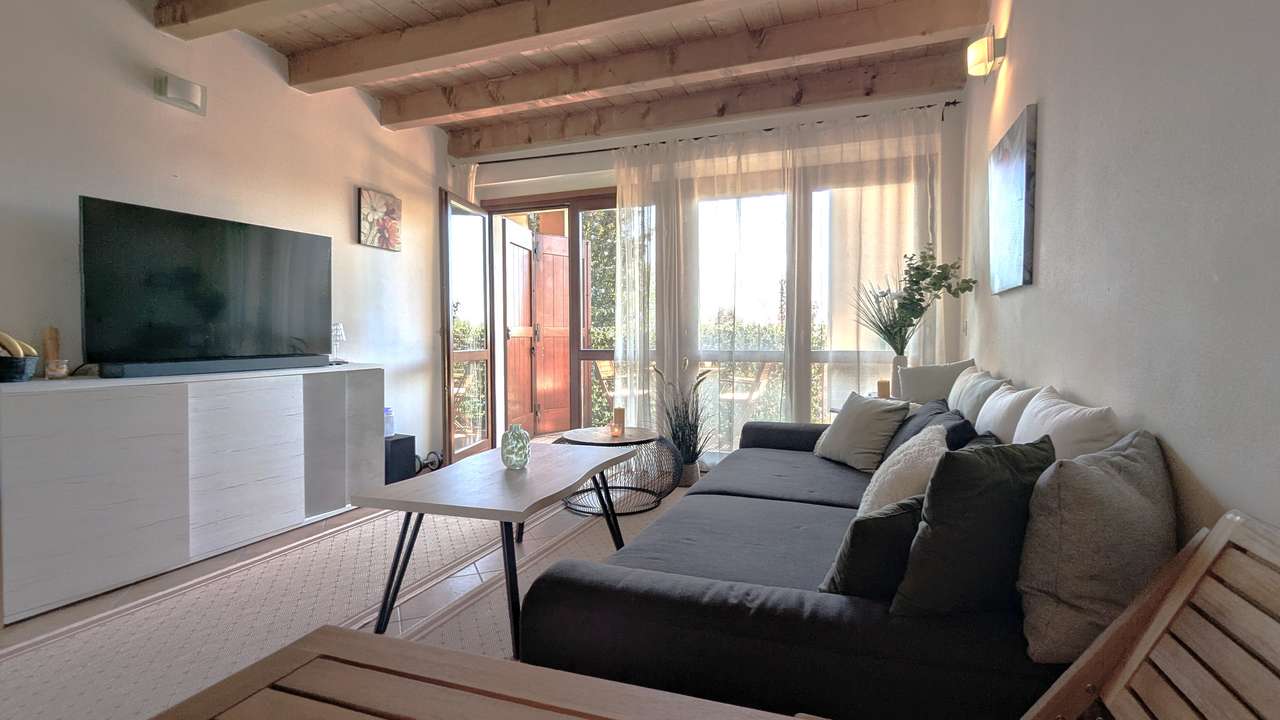 reserviert - Golf & Gardasee Maisonette mit Pool, Klima, 2 Bäder, Garage in Golfanlage, möbliert