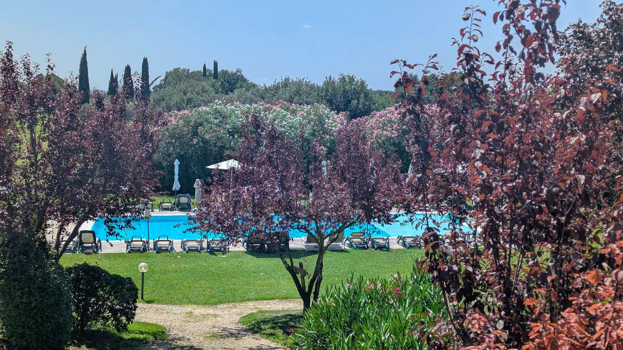 reserviert - Golf & Gardasee Maisonette mit Pool, Klima, 2 Bäder, Garage in Golfanlage, möbliert