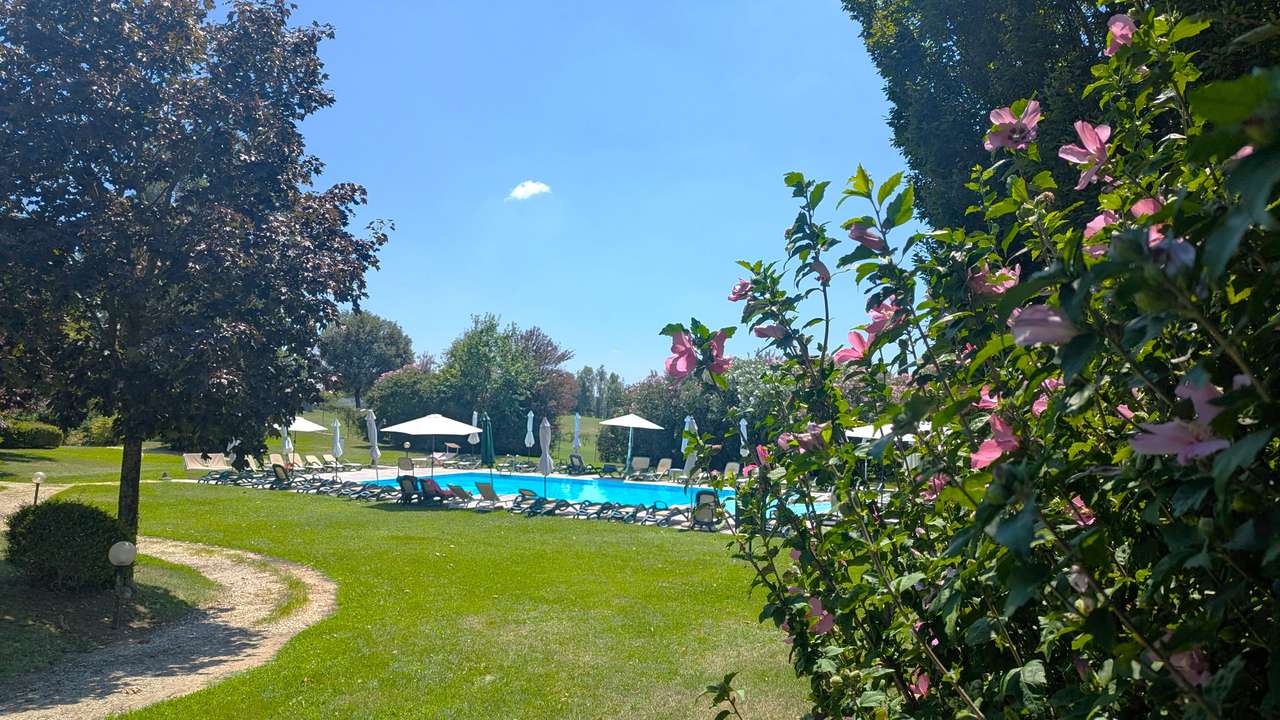 reserviert - Golf & Gardasee Maisonette mit Pool, Klima, 2 Bäder, Garage in Golfanlage, möbliert