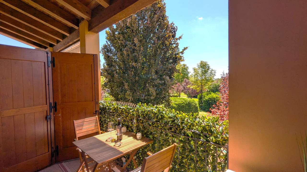 reserviert - Golf & Gardasee Maisonette mit Pool, Klima, 2 Bäder, Garage in Golfanlage, möbliert
