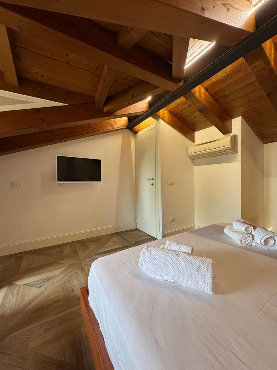 Golf & Gardasee renovierte Maisonette mit Pool, Klima, Garage, möbliert - in Golfanlage