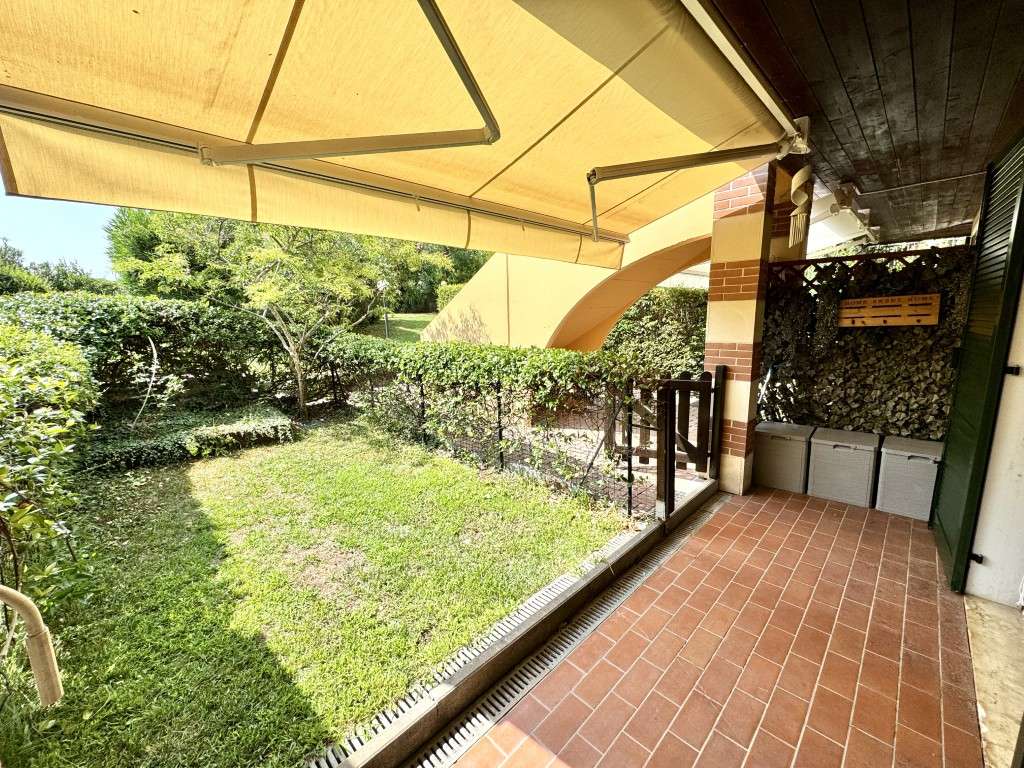 renovierte Fewo mit Pool, Tennis, Garten, Garage, Klima und Golfplatz, nahe Gardasee
