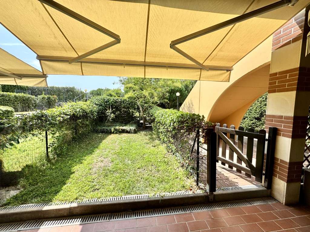 renovierte Fewo mit Pool, Tennis, Garten, Garage, Klima und Golfplatz, nahe Gardasee