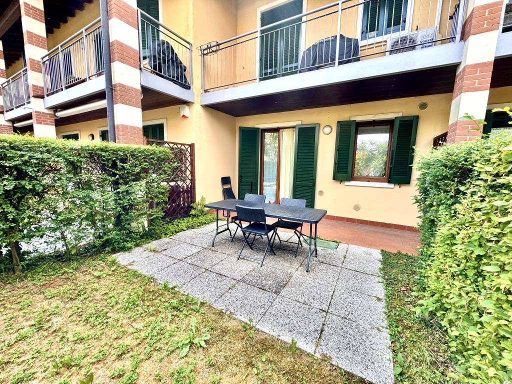 renovierte Fewo mit Pool, Tennis, Garten, Garage, Klima und Golfplatz, nahe Gardasee