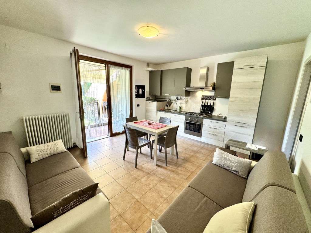 renovierte Fewo mit Pool, Tennis, Garten, Garage, Klima und Golfplatz, nahe Gardasee