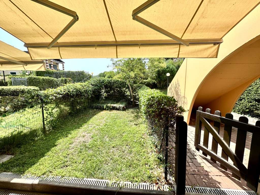 renovierte Fewo mit Pool, Tennis, Garten, Garage, Klima und Golfplatz, nahe Gardasee