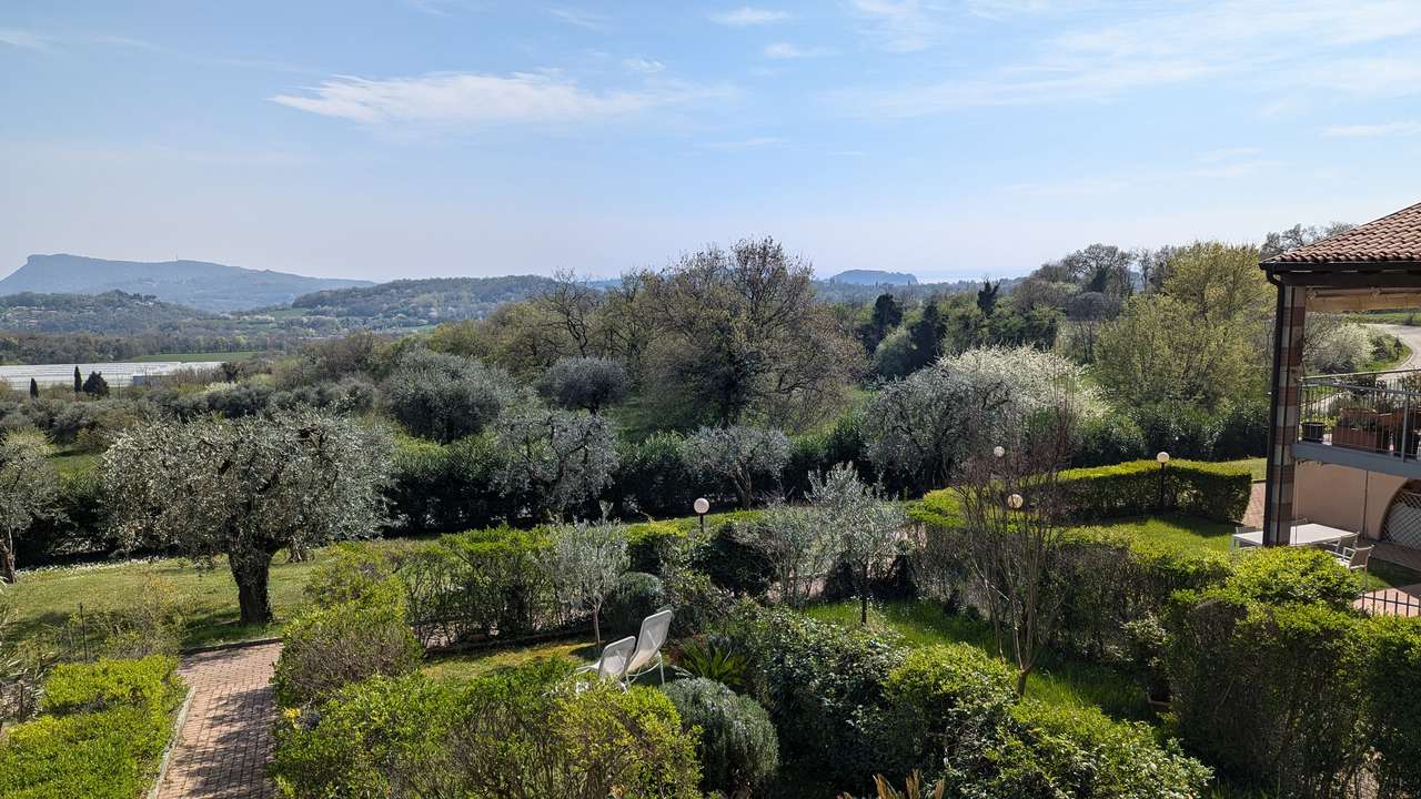 renovierte Fewo mit Pool, Tennis, Garten, Garage, Klima und Golfplatz, nahe Gardasee