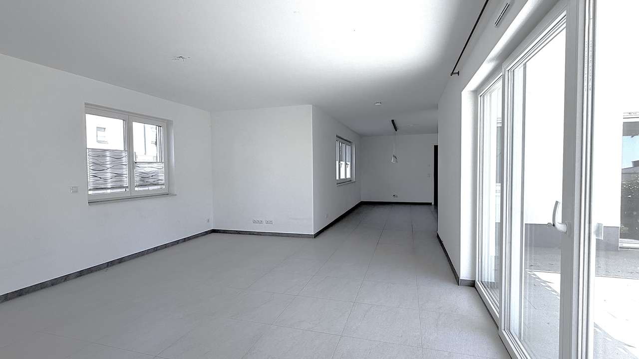 Leben und Arbeiten auf 160qm, 4 Zi.,barrierefrei, TG, EBK und 44qm Terrasse plus Garten