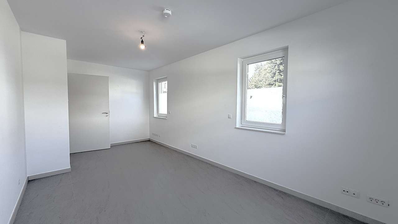 Leben und Arbeiten auf 160qm, 4 Zi.,barrierefrei, TG, EBK und 44qm Terrasse plus Garten