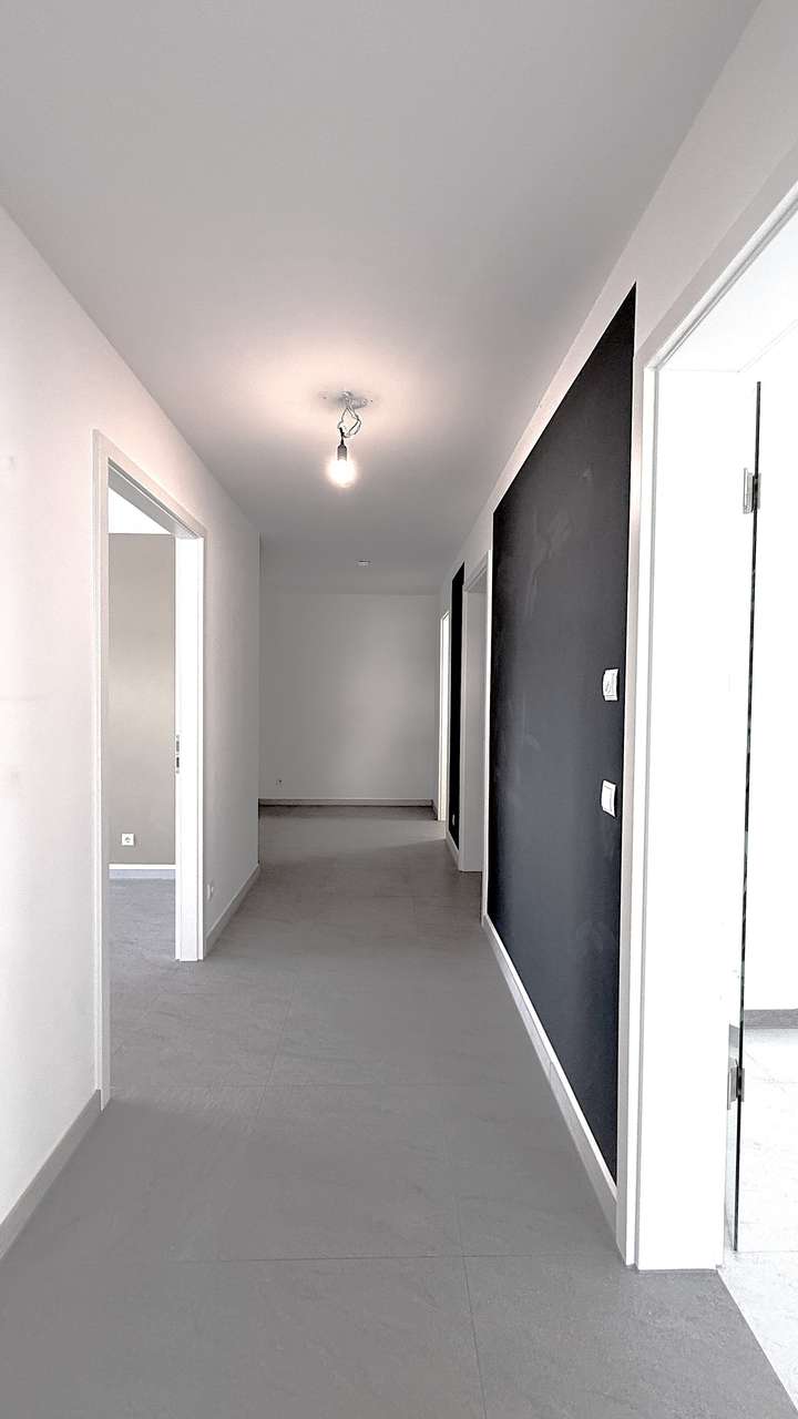 Leben und Arbeiten auf 160qm, 4 Zi.,barrierefrei, TG, EBK und 44qm Terrasse plus Garten