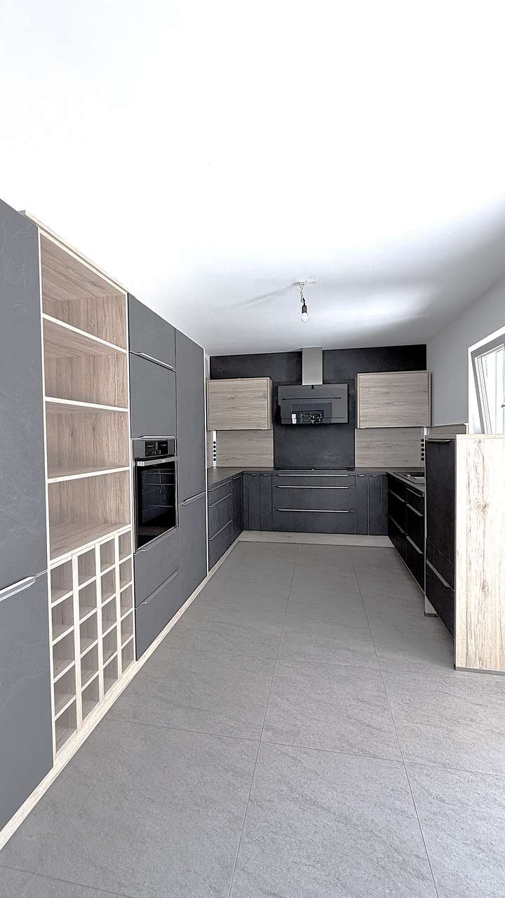 Leben und Arbeiten auf 160qm, 4 Zi.,barrierefrei, TG, EBK und 44qm Terrasse plus Garten
