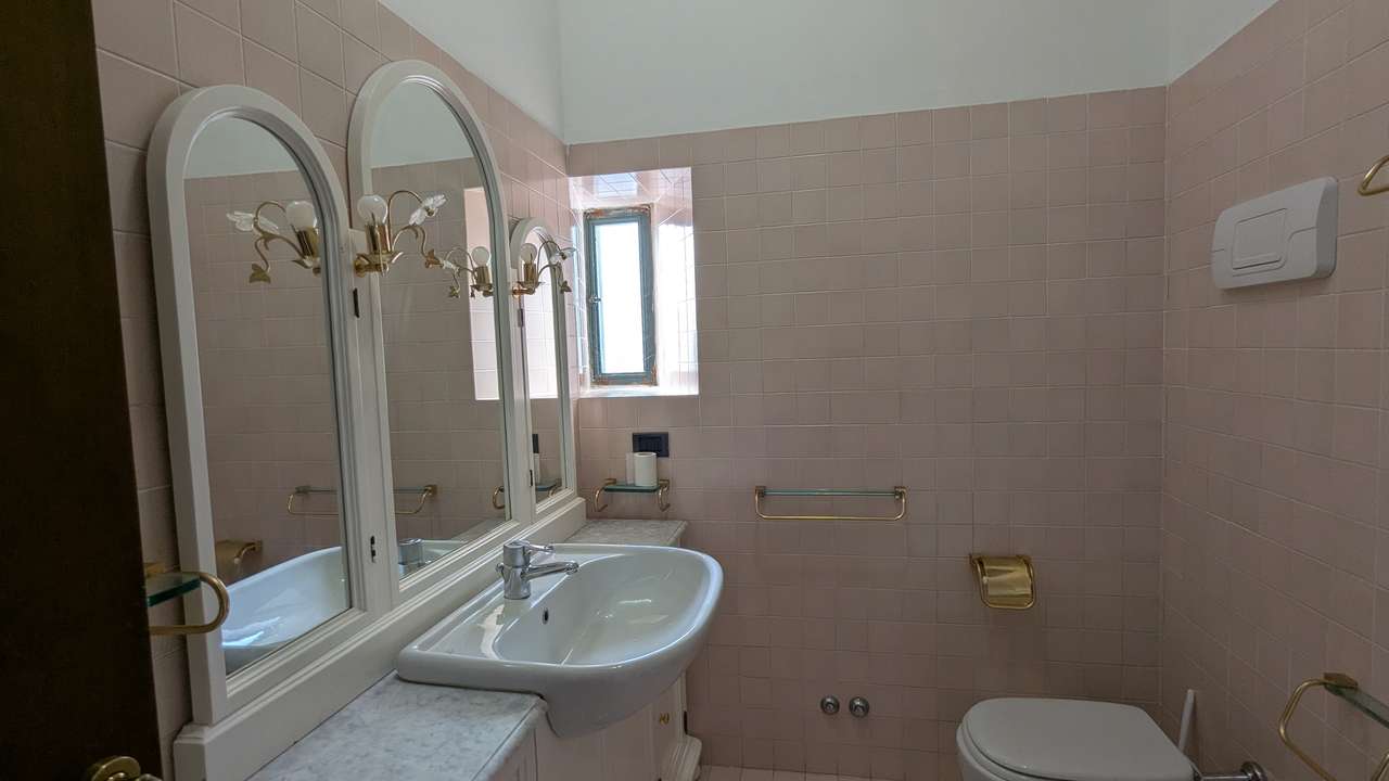 coming soon - historische Villa in Garda am Gardasee mit Seeblick