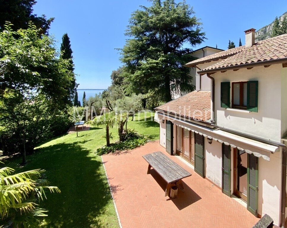 coming soon - historische Villa in Garda am Gardasee mit Seeblick