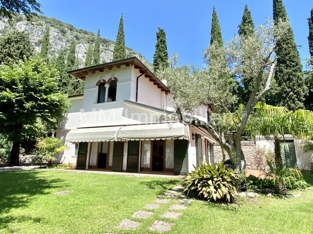 coming soon - historische Villa in Garda am Gardasee mit Seeblick