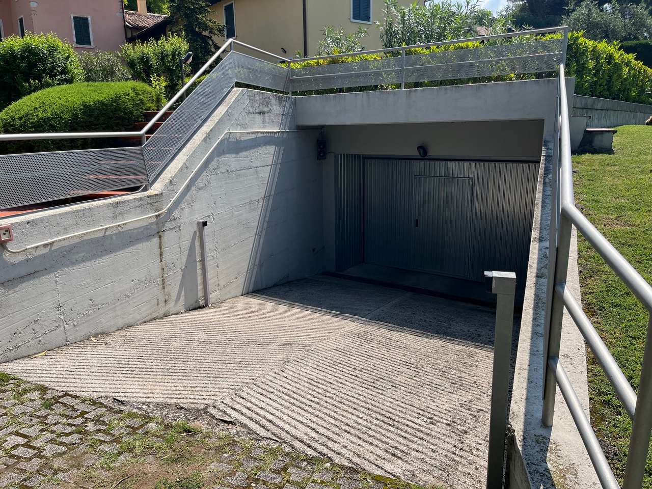Einfahrt-Tiefgarage Einfahrt-Tiefgarage