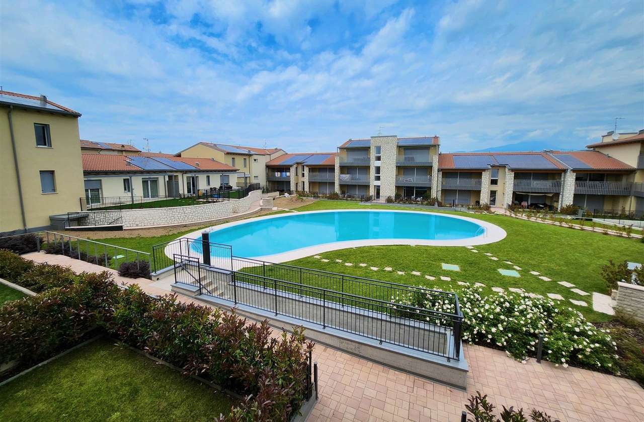 Anlage mit Pool und Garten (2) Anlage mit Pool und Garten (2)