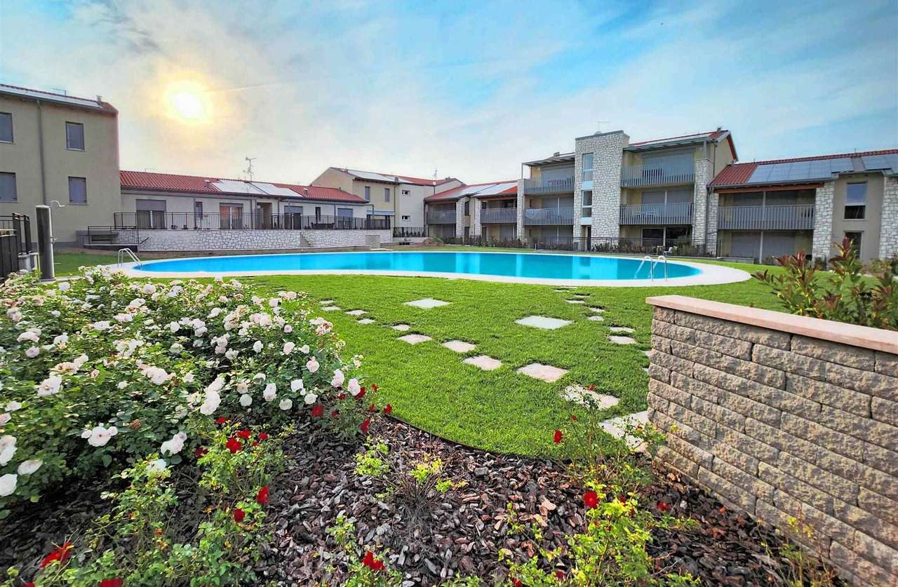 Anlage mit Pool und Garten Anlage mit Pool und Garten