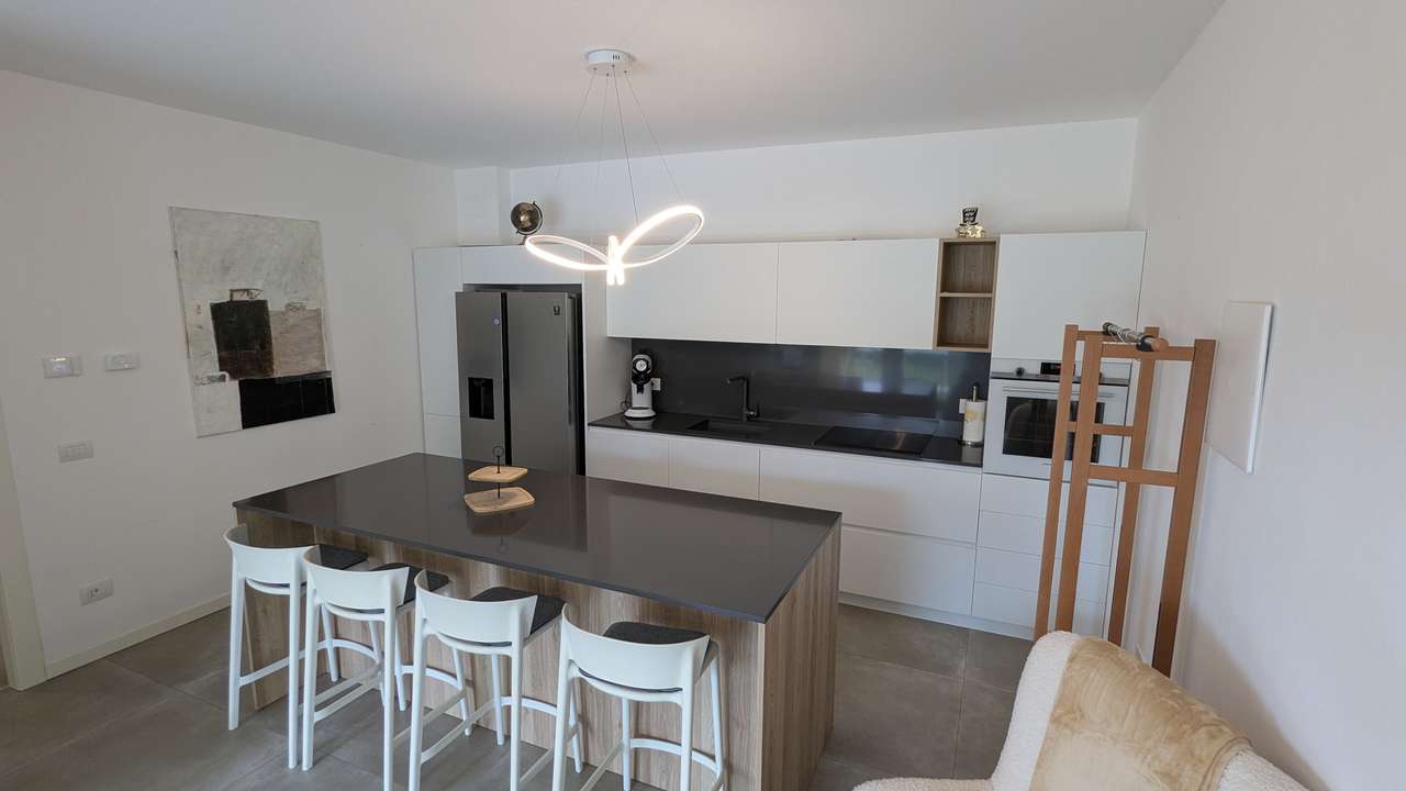 moderne Einbauküche mit Tresen moderne Einbauküche mit Tresen