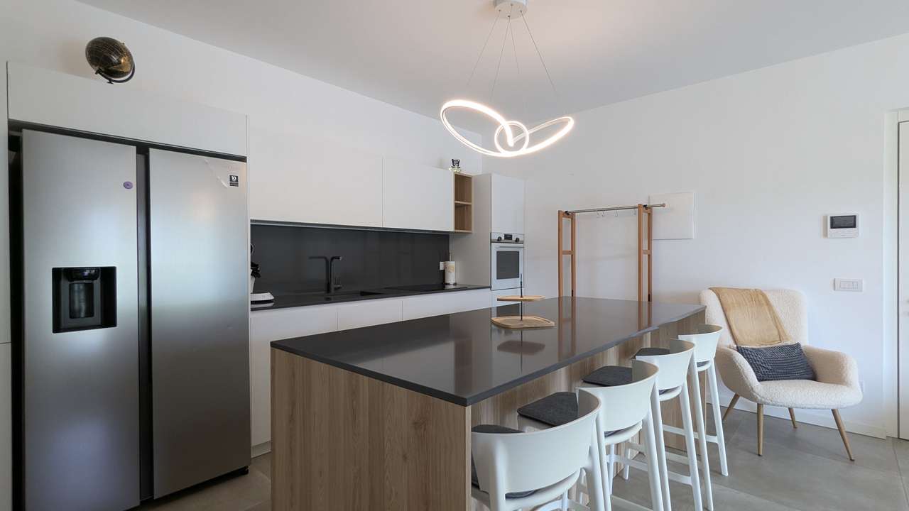 moderne Einbauküche mit Tresen moderne Einbauküche mit Tresen