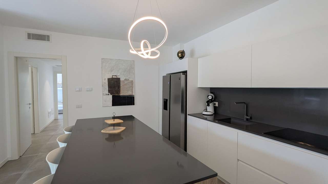 moderne Einbauküche mit Tresen moderne Einbauküche mit Tresen