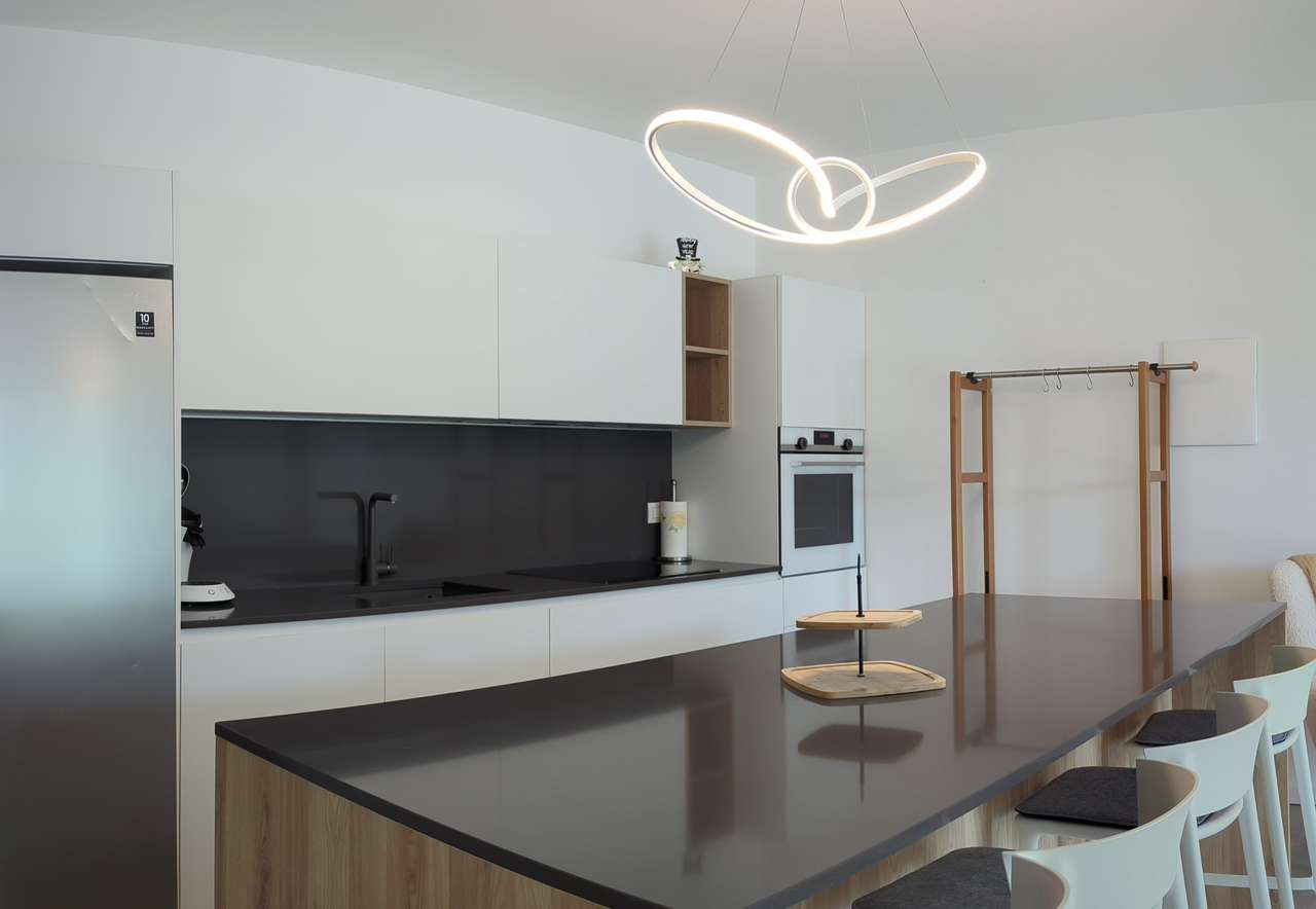 moderne Einbauküche mit Tresen moderne Einbauküche mit Tresen