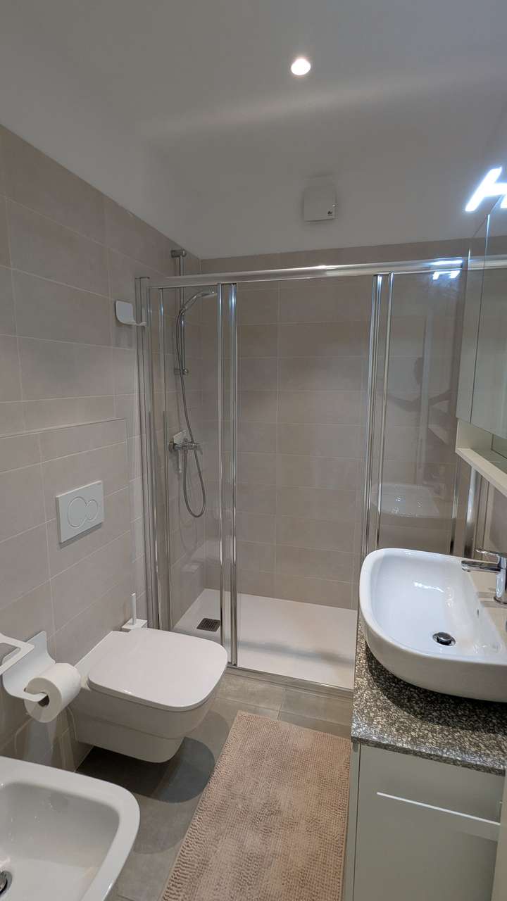 Duschbad mit WC und Bidel Duschbad mit WC und Bidel