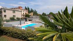 Ausblick auf Umgebung und Pool Ausblick auf Umgebung und Pool