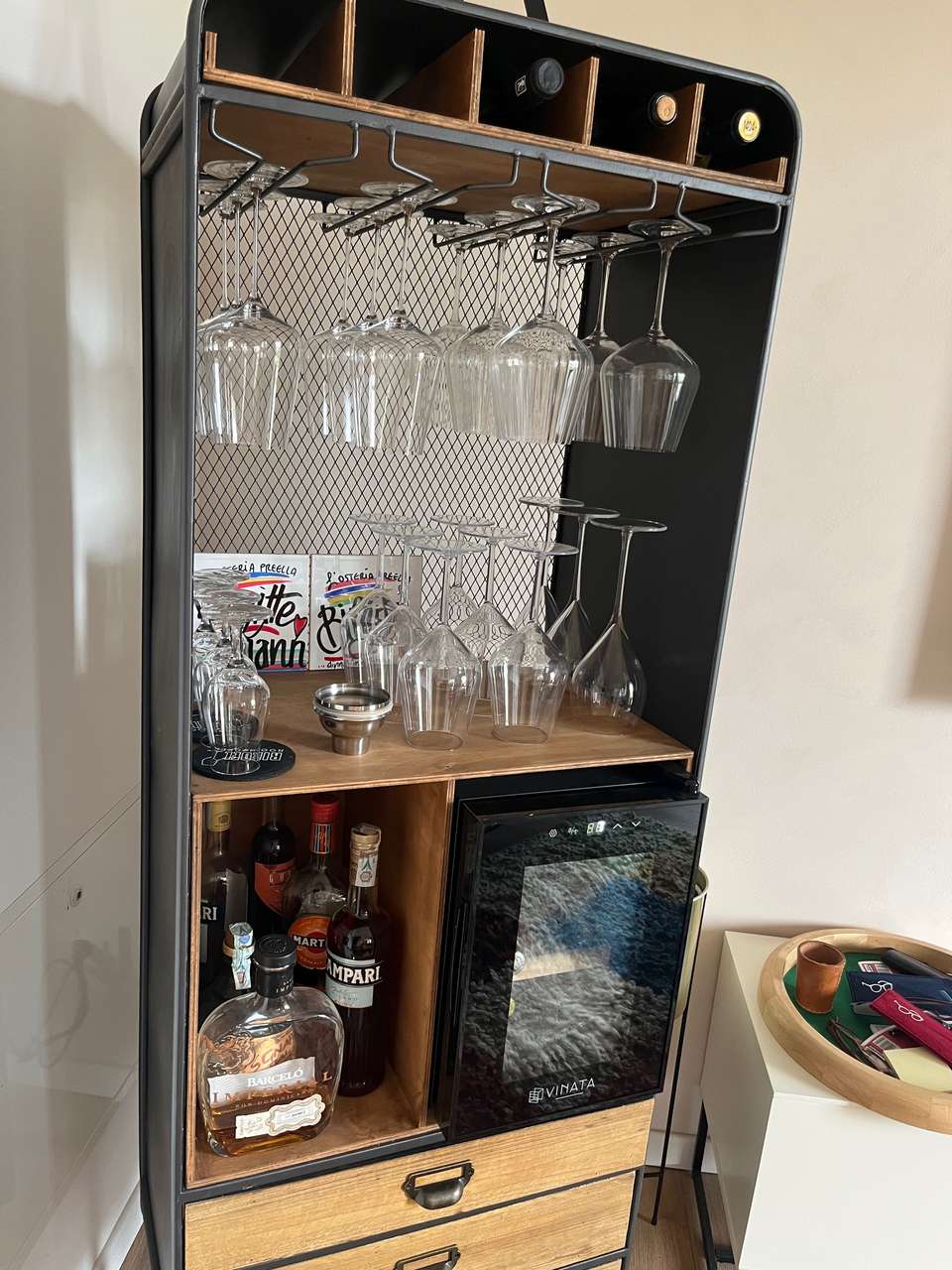Bar mit Vinothek Bar mit Vinothek