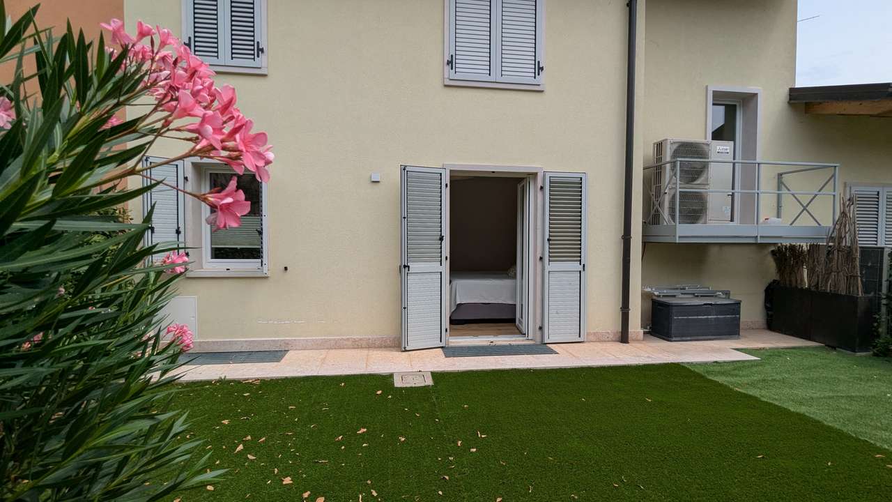 Rückseite mit Garten 2 Rückseite mit Garten 2