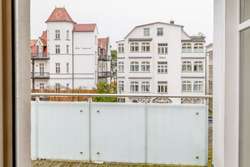 Balkon mit Glasgeländer Balkon mit Glasgeländer
