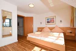 Schlafzimmer-01-3-1030x687