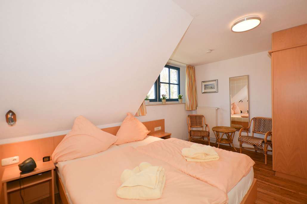 Schlafzimmer-02-1030x687