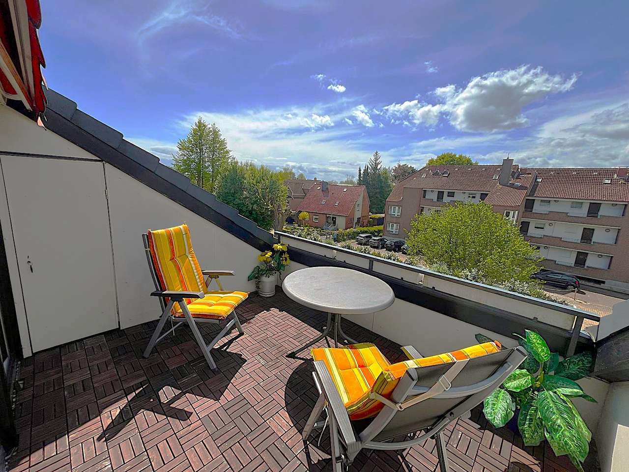 Besichtigung: Dach-Wohnung FeWo mit Terrasse nur 200m zum Strand, Stellplatz, Keller Besichtigung: Dach-Wohnung FeWo mit Terrasse nur 200m zum Strand, Stellplatz, Keller