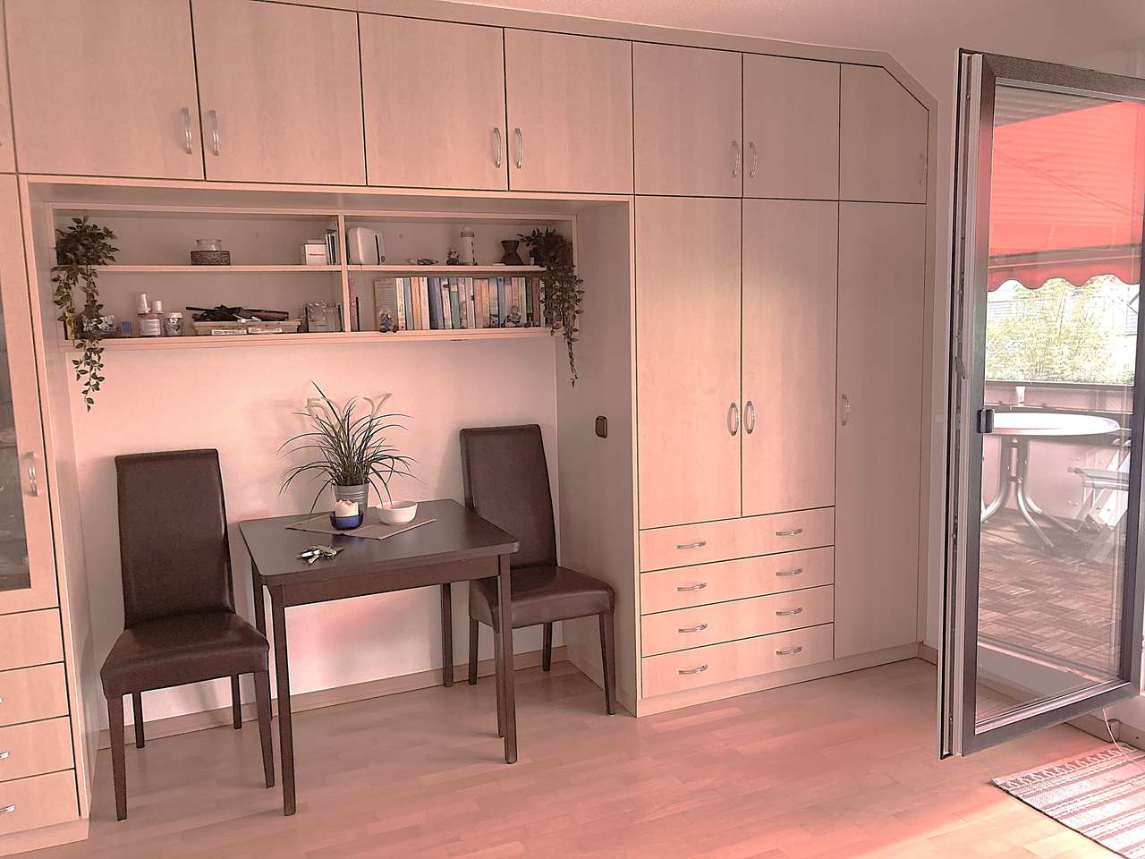 Wohnzimmer-Schrankwand-Essbere Wohnzimmer-Schrankwand-Essbere