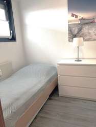 Schlafzimmer-links Schlafzimmer-links