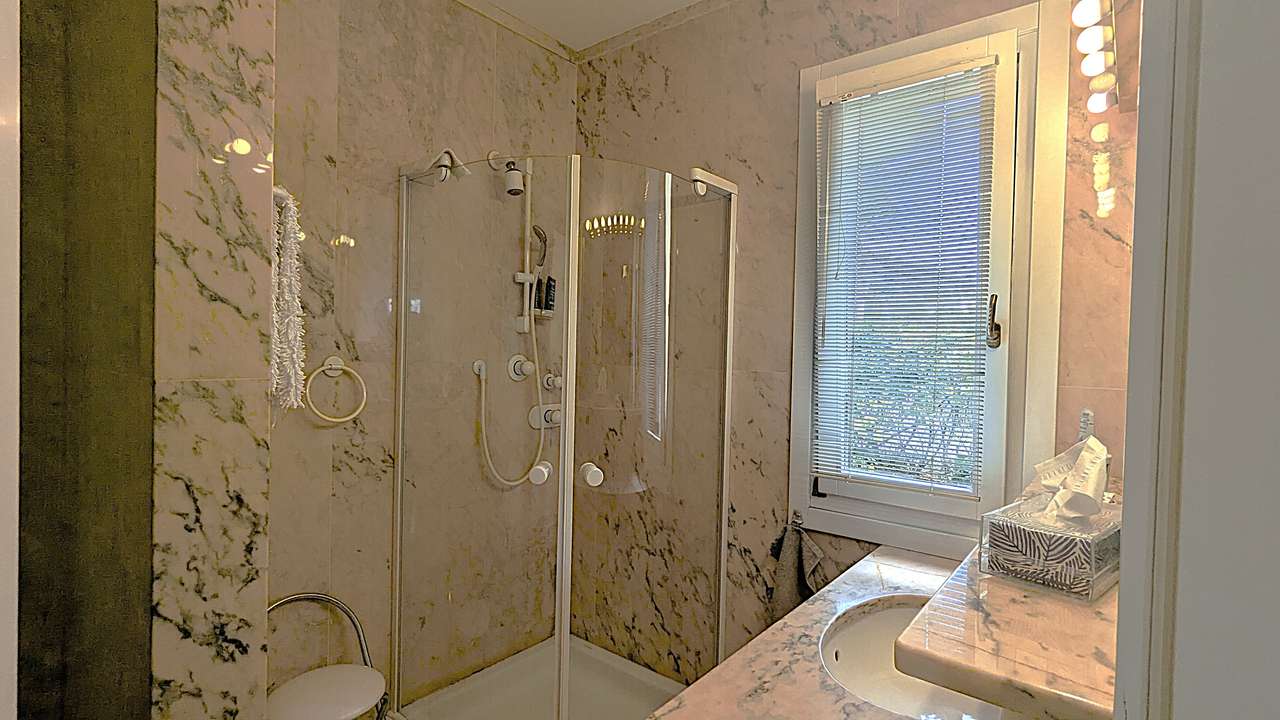 2. Badezimmer Marmor