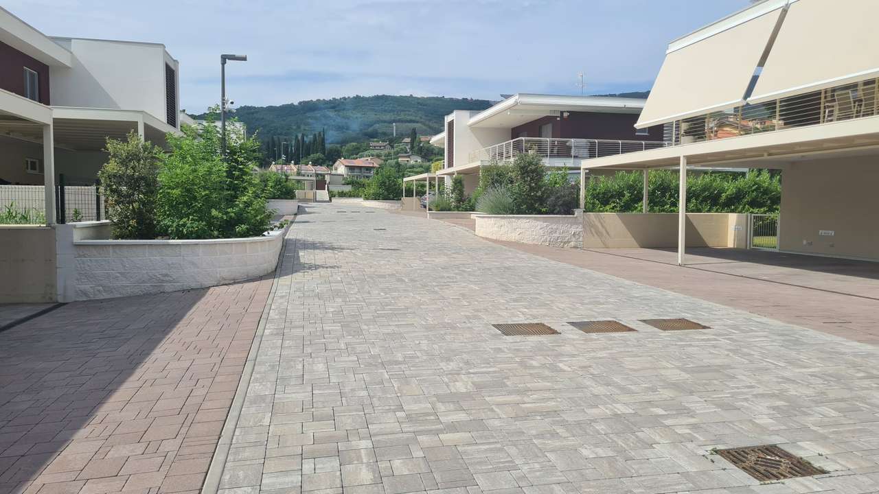 Einfahrt-Anlage-2 Einfahrt-Anlage-2