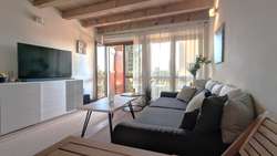 Wohnzimmer und Einbauküche Wohnzimmer und Einbauküche