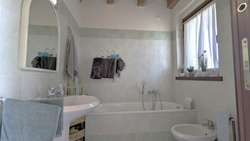 1.Badezimmer mit Badewanne 1.Badezimmer mit Badewanne