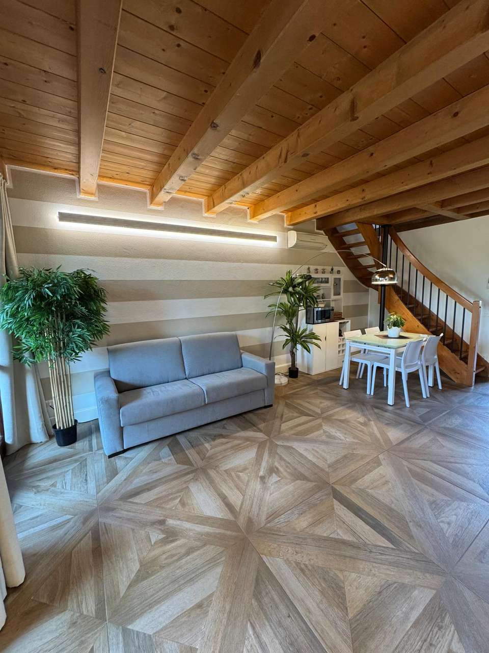 Wohnzimmer - Treppenaufgang Wohnzimmer - Treppenaufgang