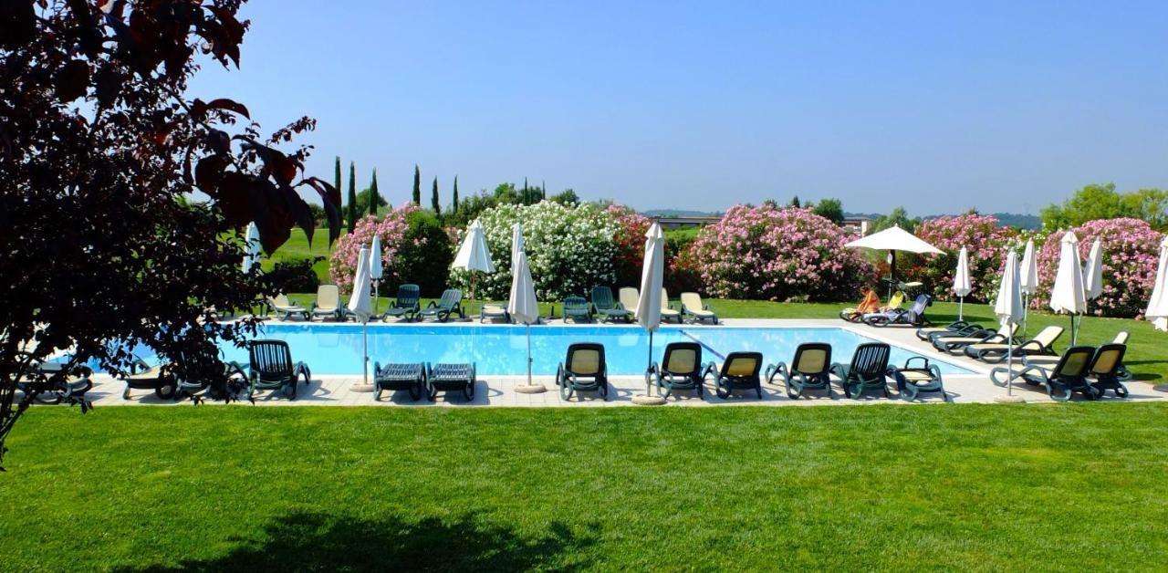 Garten und Swimmingpool 2 Garten und Swimmingpool 2
