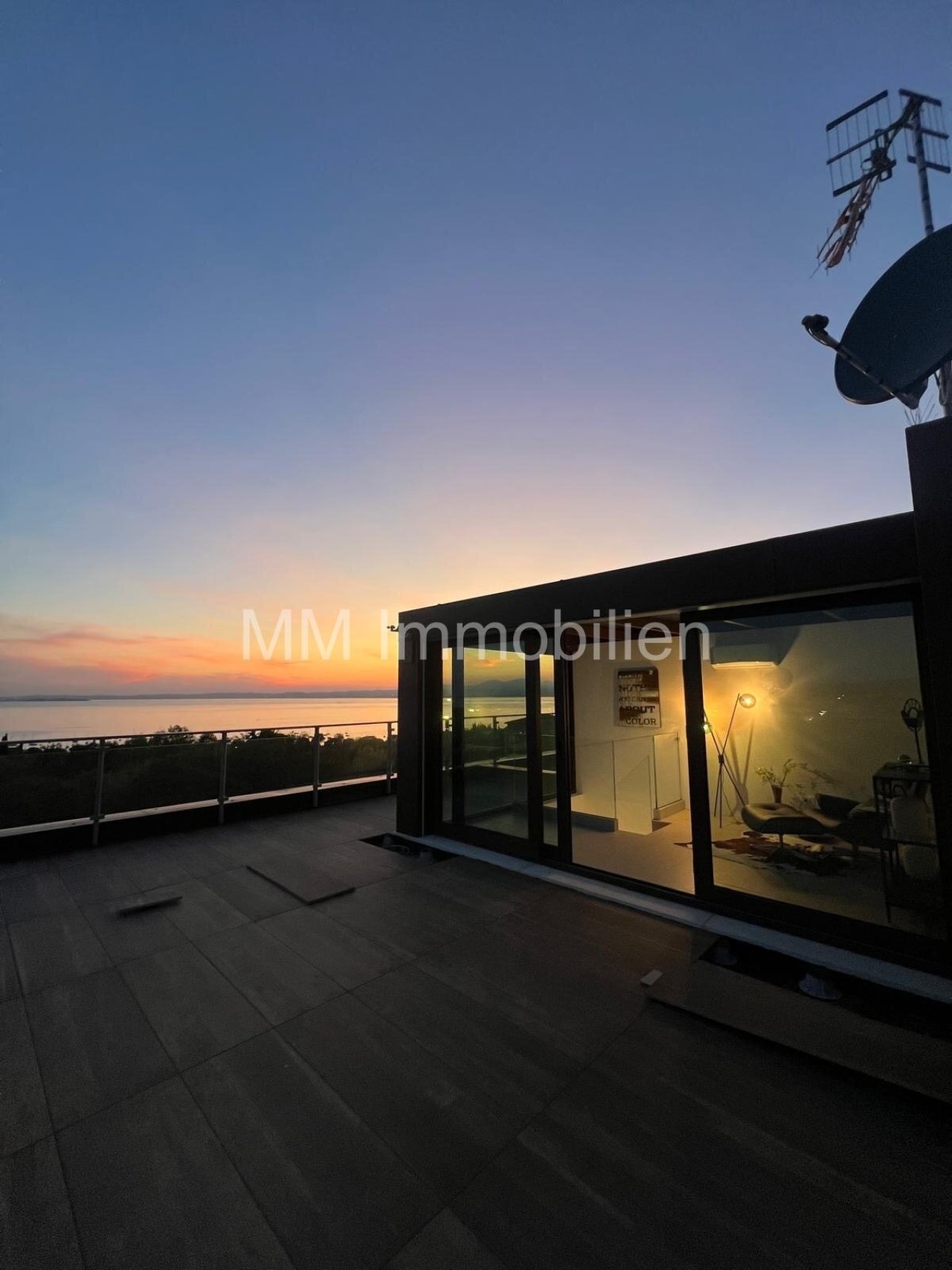 Dachterrasse-Sonnenuntergang