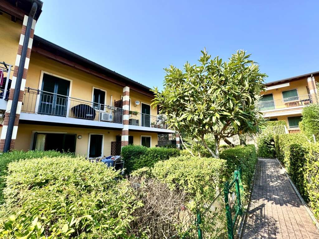 renovierte Fewo mit Pool, Tennis, Garten, Garage, Klima und Golfplatz, nahe Gardasee 