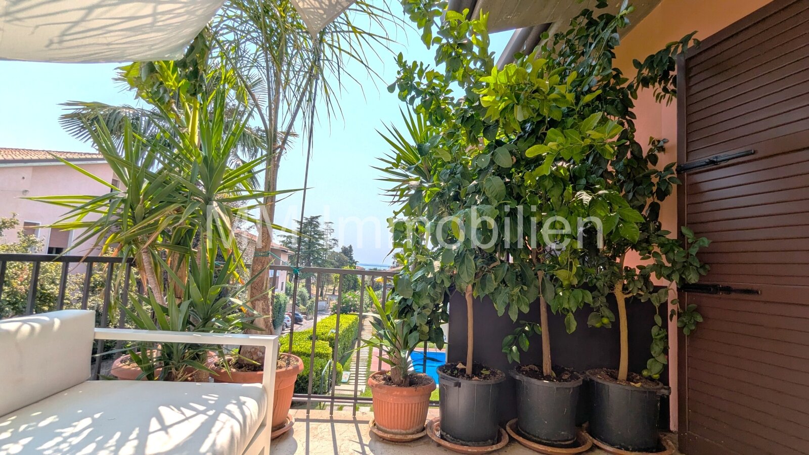 Balkon-Loungebereich-4-Ausblick Balkon-Loungebereich-4-Ausblick