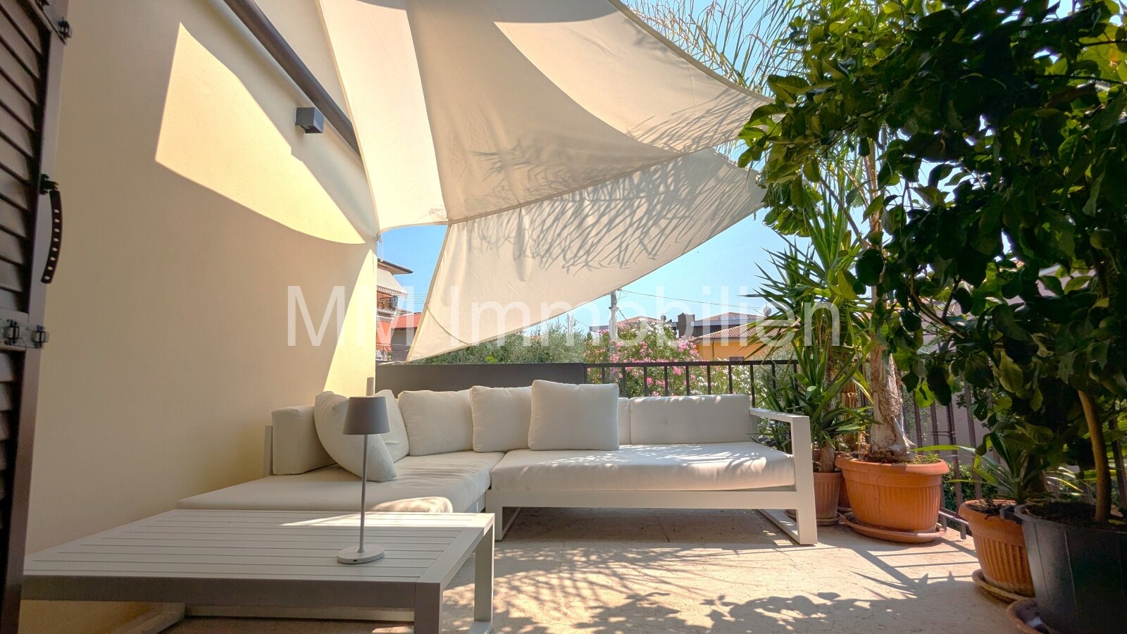 Balkon-Loungebereich-2 Balkon-Loungebereich-2